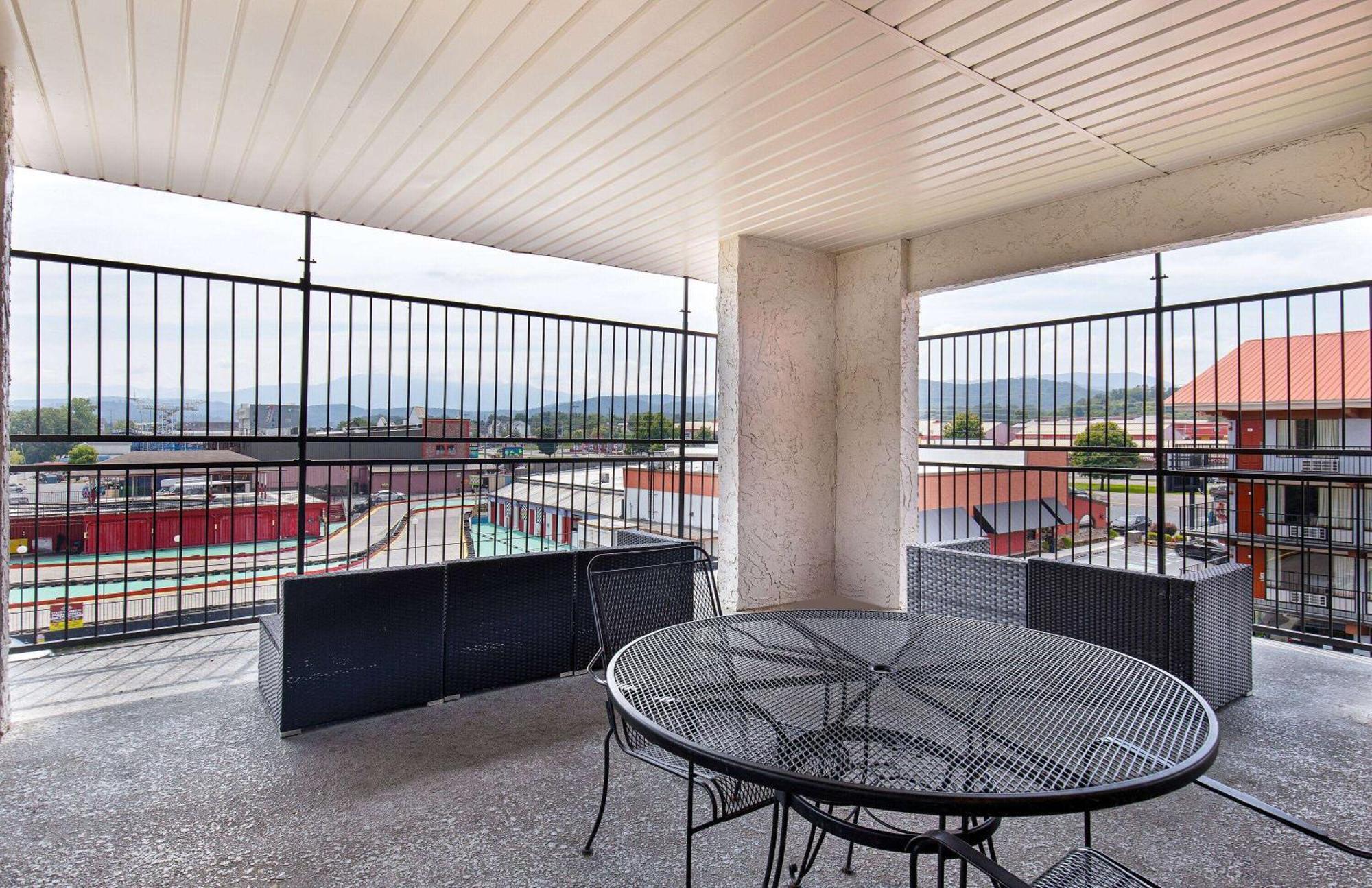 Americana Inn A Travelodge By Wyndham Pigeon Forge Buitenkant foto