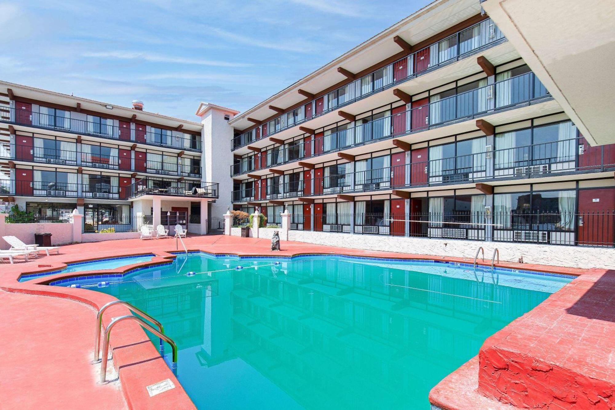 Americana Inn A Travelodge By Wyndham Pigeon Forge Buitenkant foto